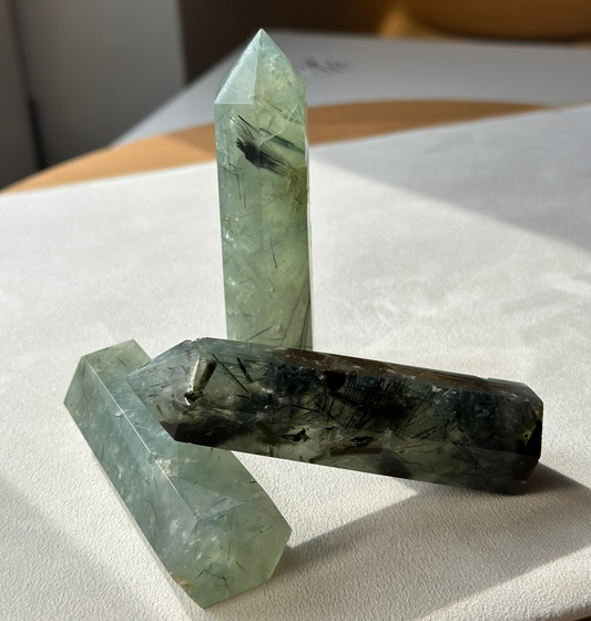 Edelstein Prehnit-Spitze (Obelisk)