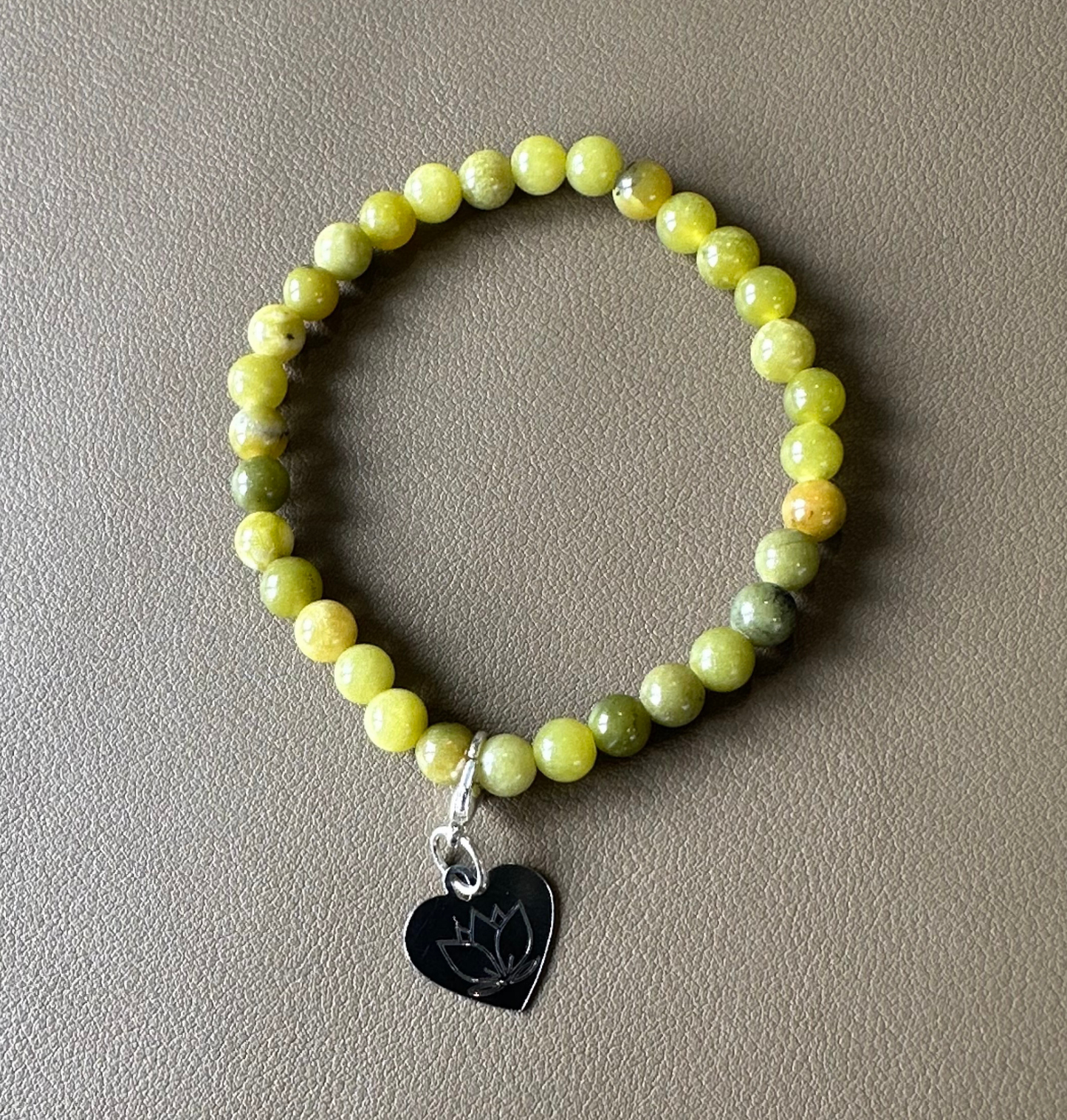 Grüne Jade 6mm EdelsteinArmband -Harmonie, Vertrauen und inneres Gleichgewicht.