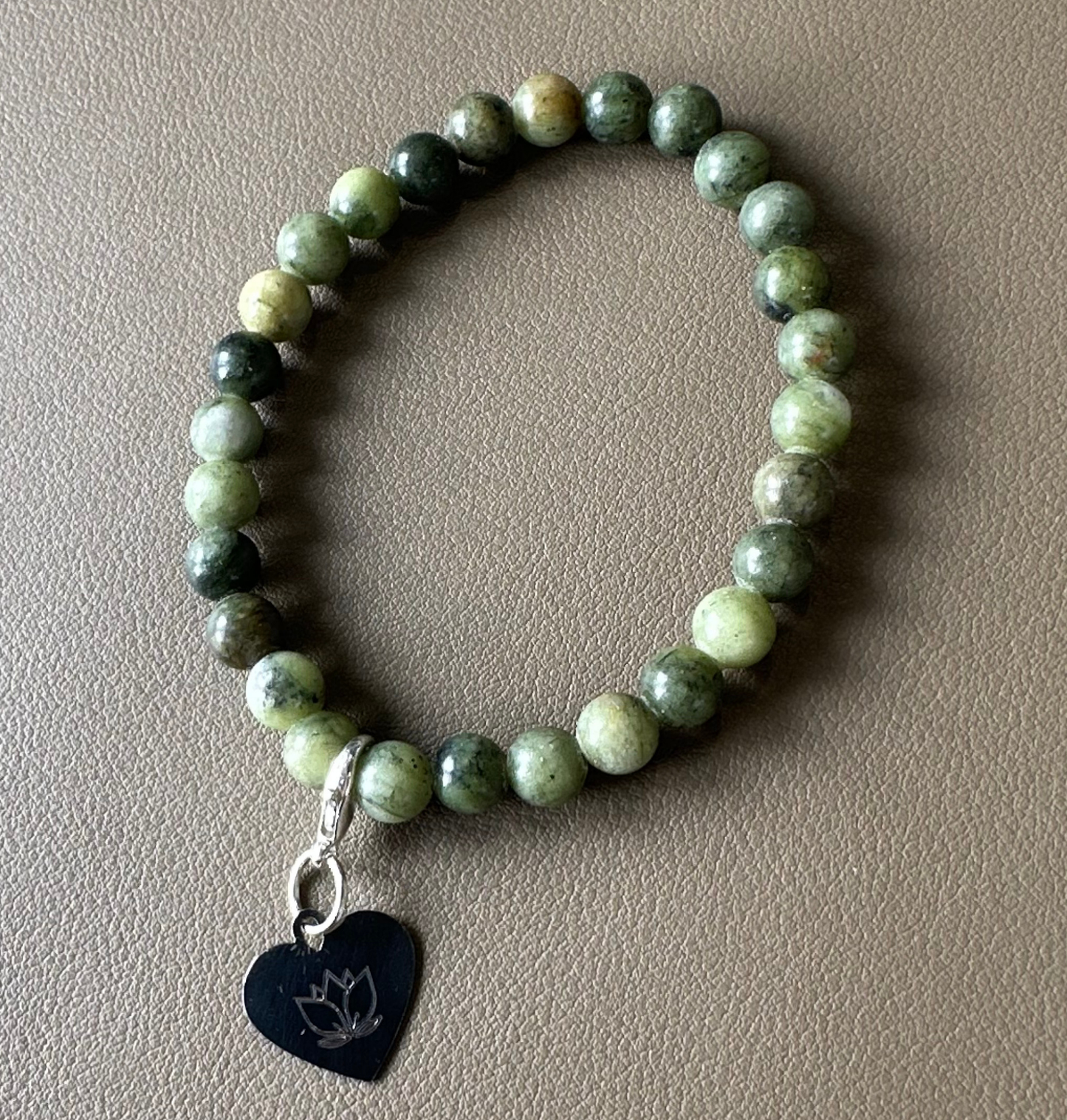 Dark Jade 8mm Edelsteinarmband – Erdung, Stabilität & innere Stärke