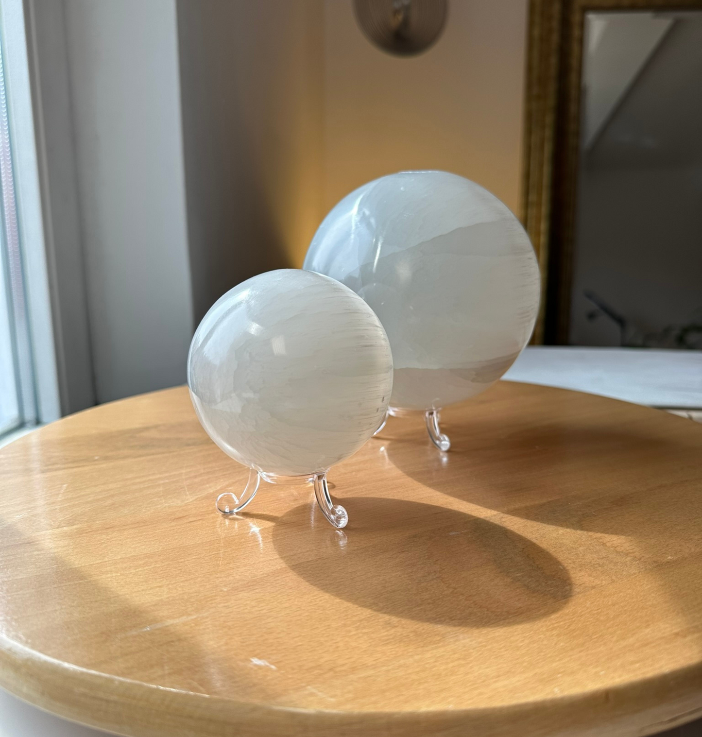 Selenit Edelsteinkugel – Kraftvoller Begleiter für deinen Alltag