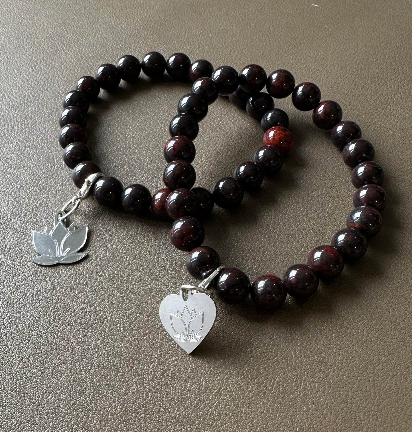 Brekzienjaspis Edelsteinarmband -Dein Begleiter für Kraft & Stabilität