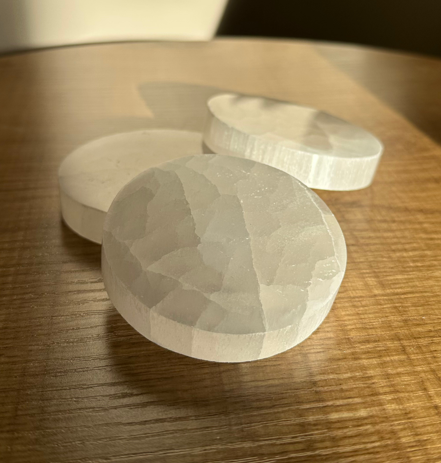 Runde Selenit-Platte – 6–8 cm