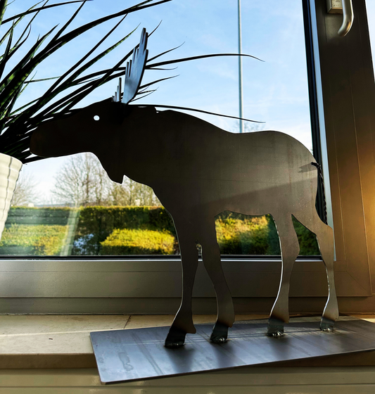 Abundanceia Stehender Elch – Stahl, rostend