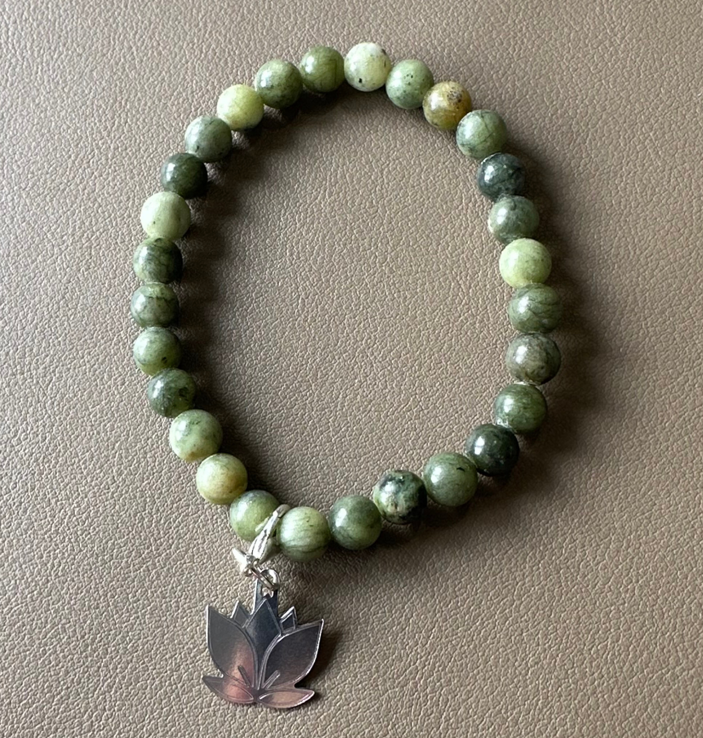 Dark Jade 8mm Edelsteinarmband – Erdung, Stabilität & innere Stärke