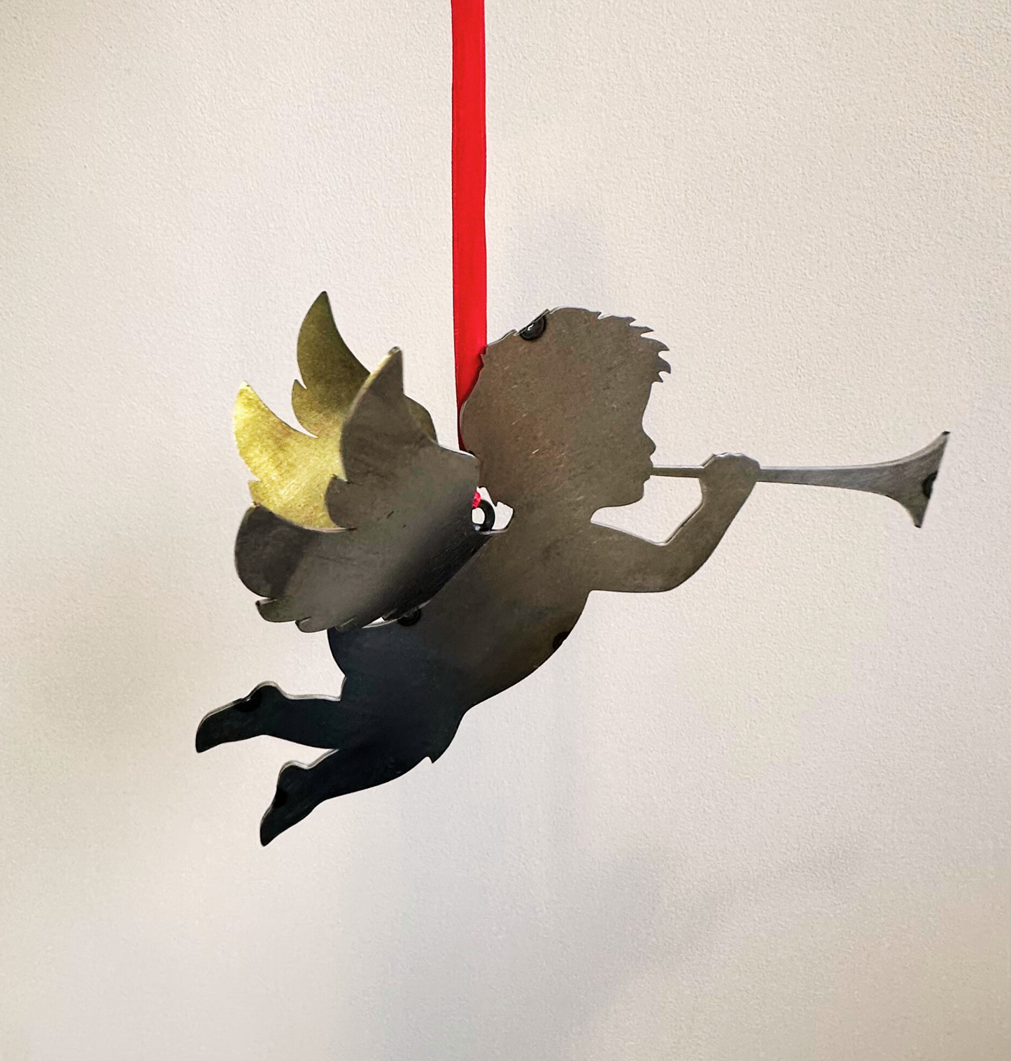 Abundanceia Fliegender Engel – Stahl, rostend