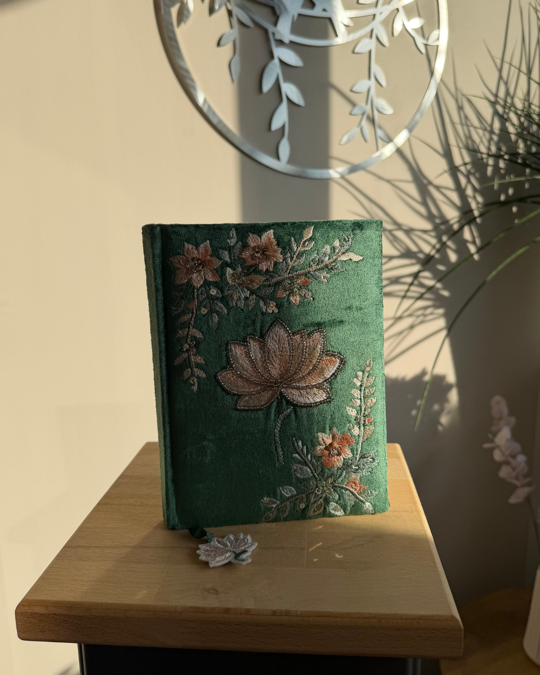 Samt-Notizbuch Lotusblüte Grün