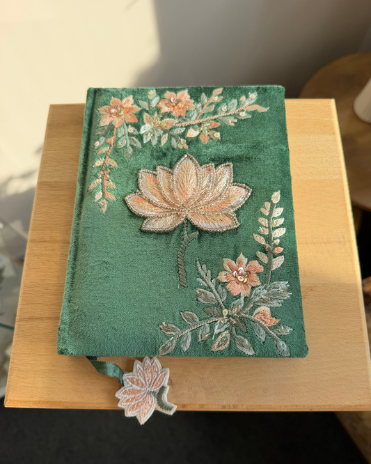 Samt-Notizbuch Lotusblüte Grün