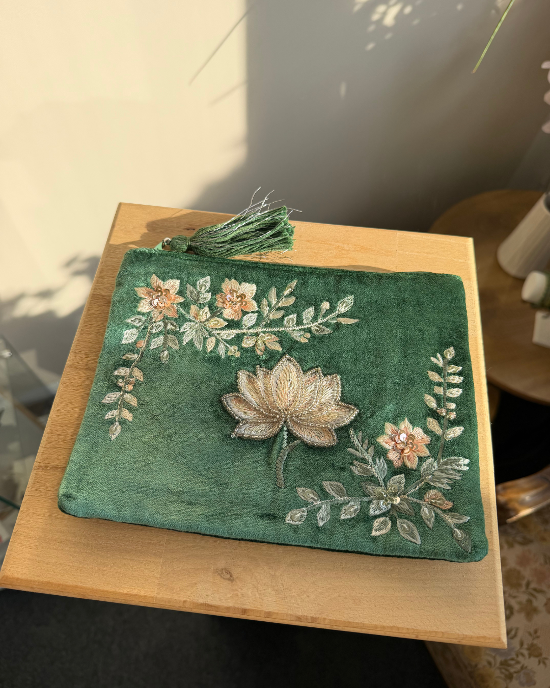 Samt-Täschchen Lotusblüte – Grün